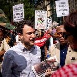 EEUU.- Un juez de EEUU ordena la deportación a Siria o Argelia del activista propalestino Mahmoud Khalil