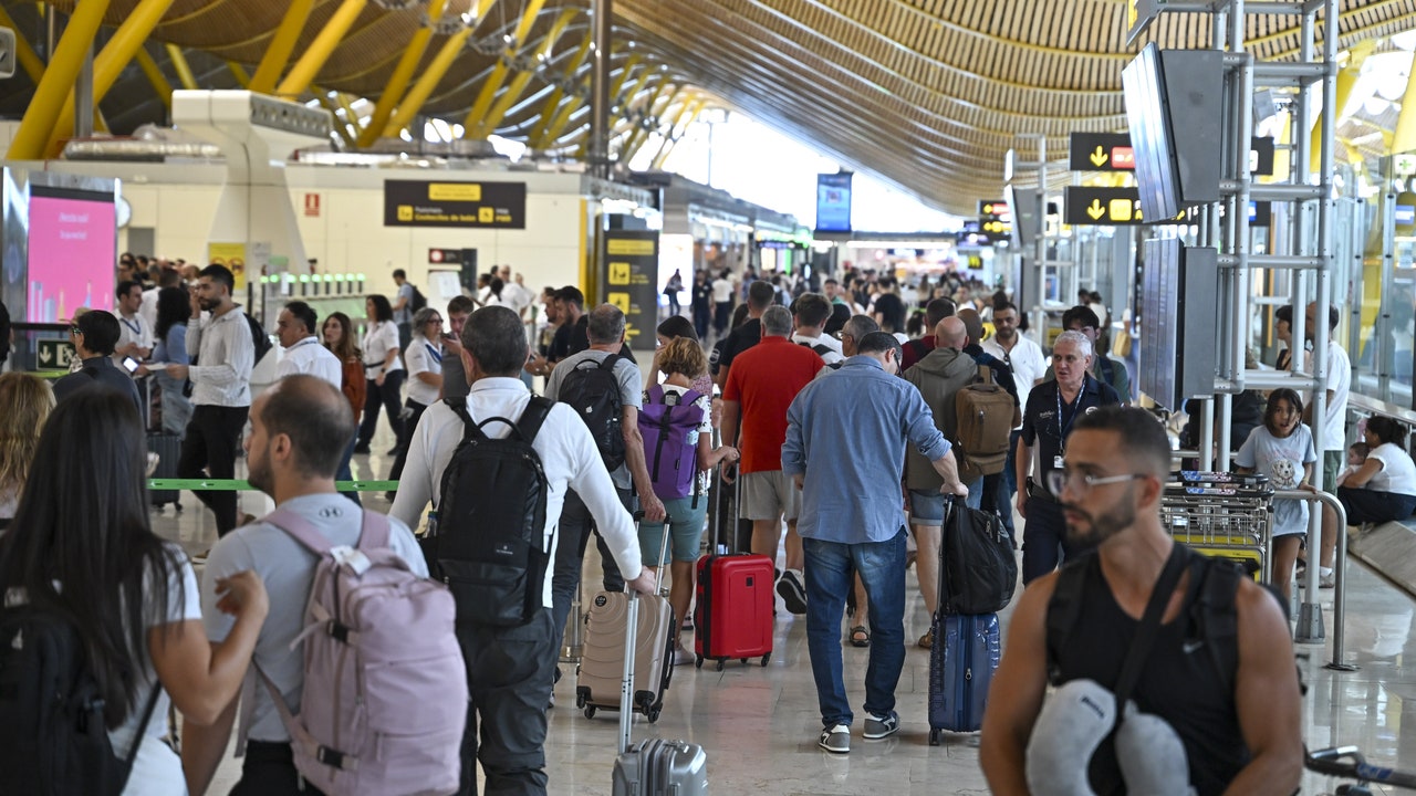 La Mesa del Turismo acusa al Gobierno de remar a contracorriente y alerta del distanciamiento de España respecto a las políticas europeas