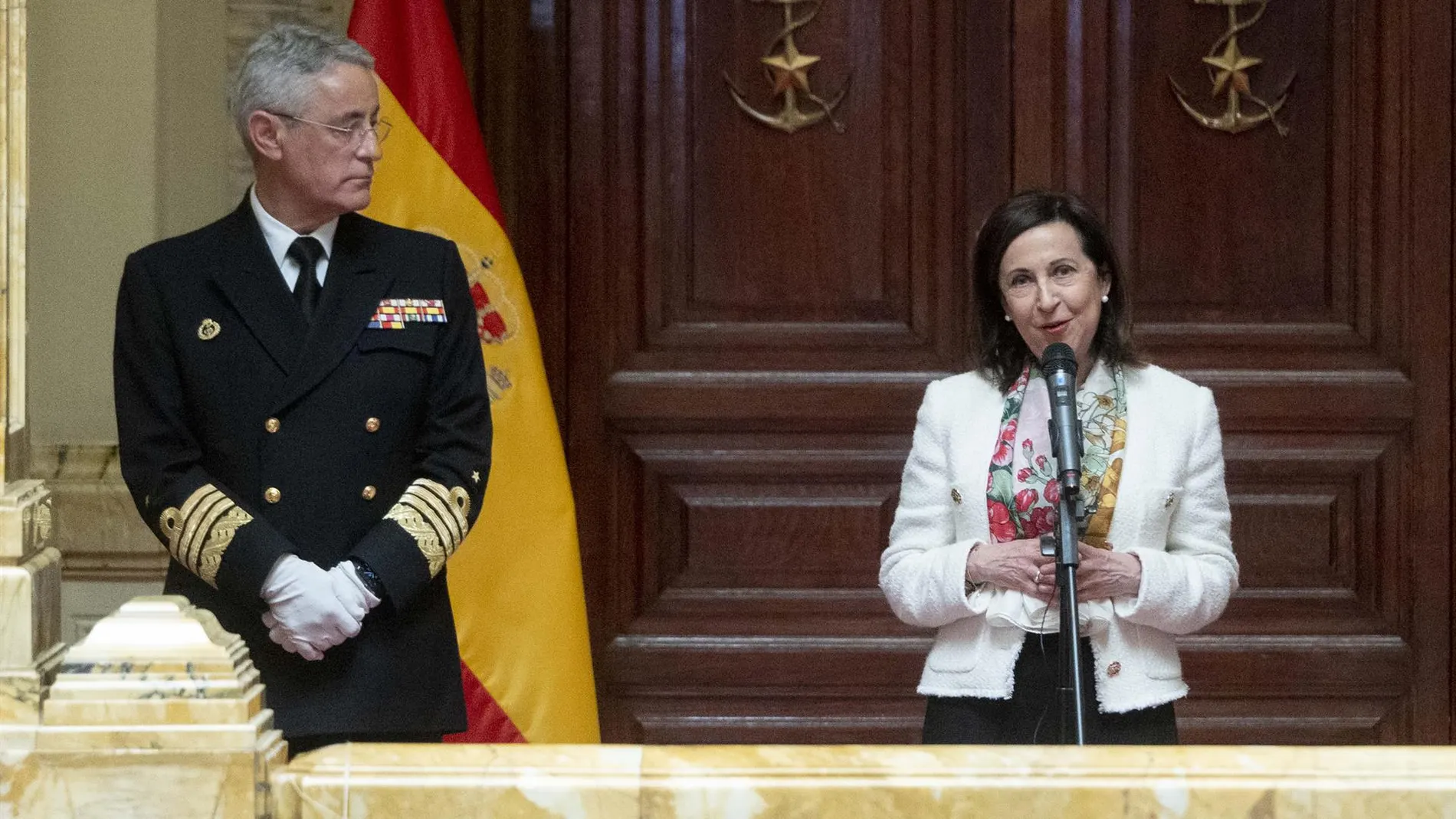 Vox critica al jefe de la Armada por decir que su misión es salvar migrantes: el Gobierno está "asaltando" los Ejércitos