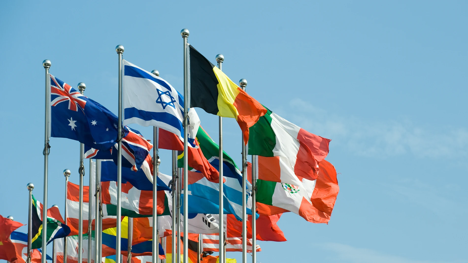 Los países del mundo reconocidos por la ONU cuentan con su bandera como uno de sus símbolos, al igual que himno o escudo