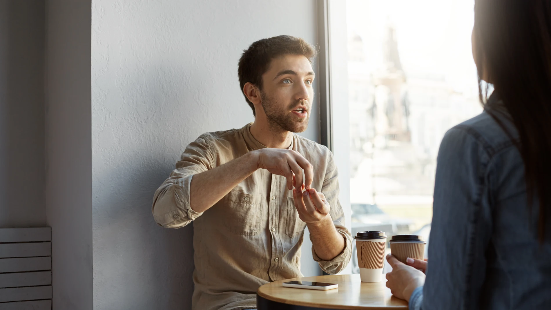 Las personas que interrumpen a quienes están hablando pueden tener dos necesidades en común