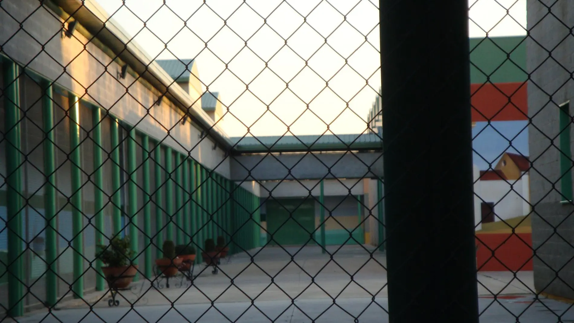 Sucesos.- Un interno de la cárcel de Huelva agrede a varios funcionarios de prisiones