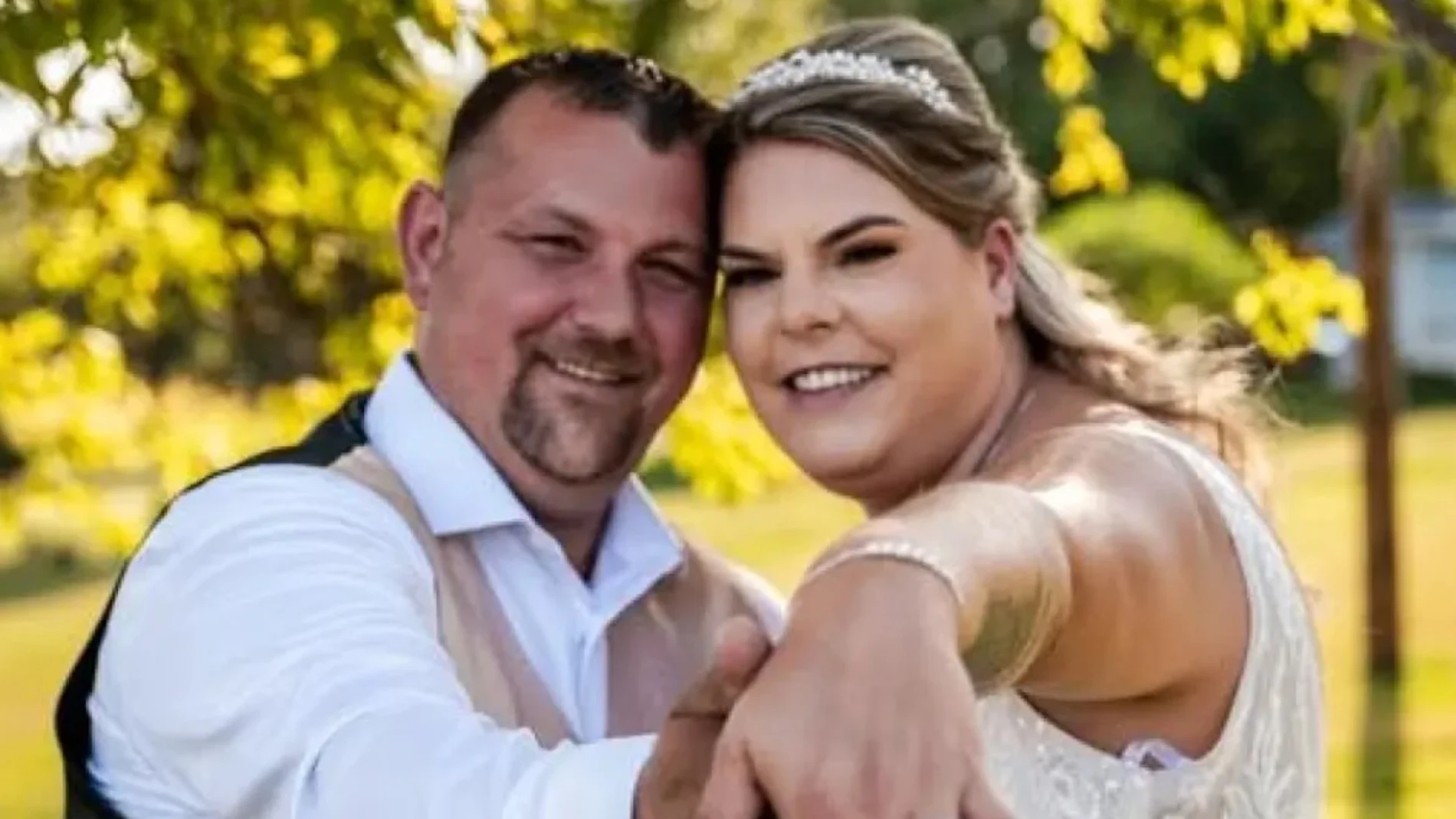 De la tragedia al matrimonio: una mujer estadounidense se casa con el hijo del homicida de su madre
