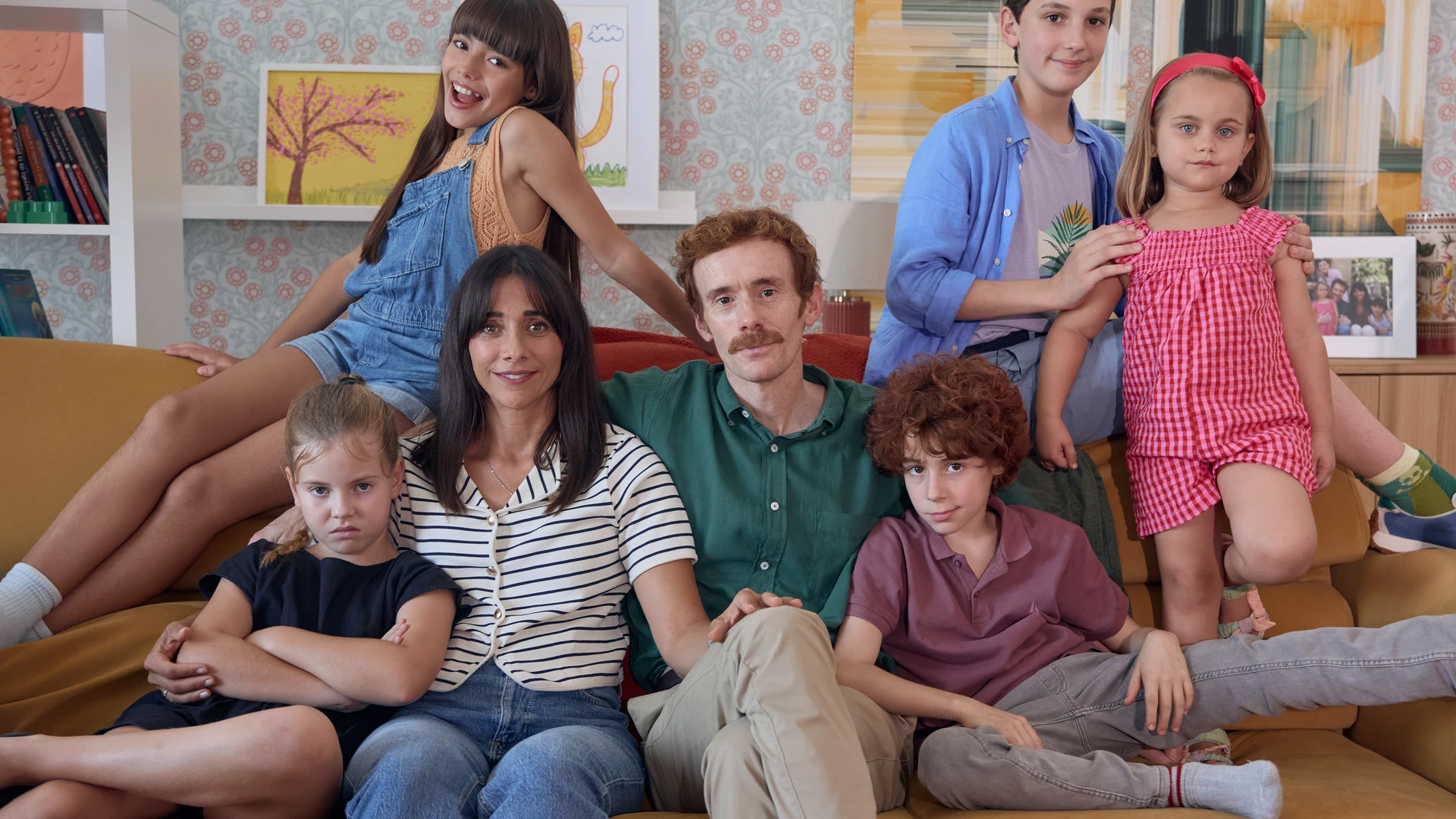 Imagen oficial de 'Padre no hay más que uno, la serie'