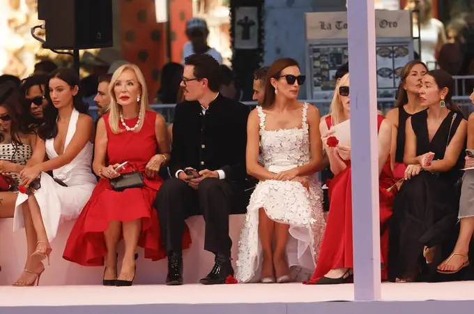 Los sábados de Lomana: el celestial desfile de Carolina Herrera en la Plaza Mayor Los sábados de Lomana: el celestial desfile de Carolina Herrera en la Plaza Mayor