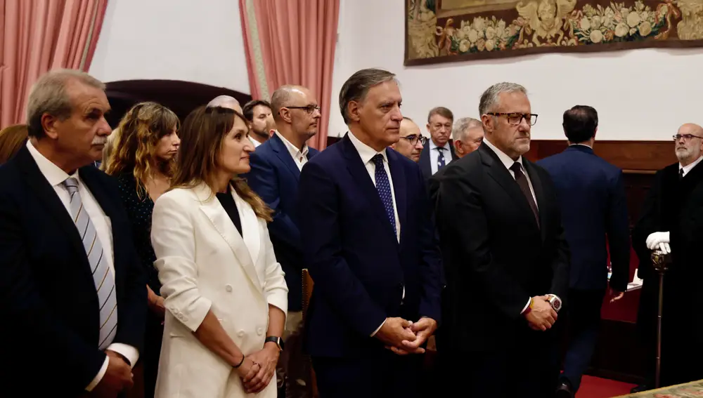 La consejera Rocío Lucas, el presidente de las Cortes, Carlos Pollán; y el alcalde de Salamanca, Carlos García Carbayo; durante la inauguración