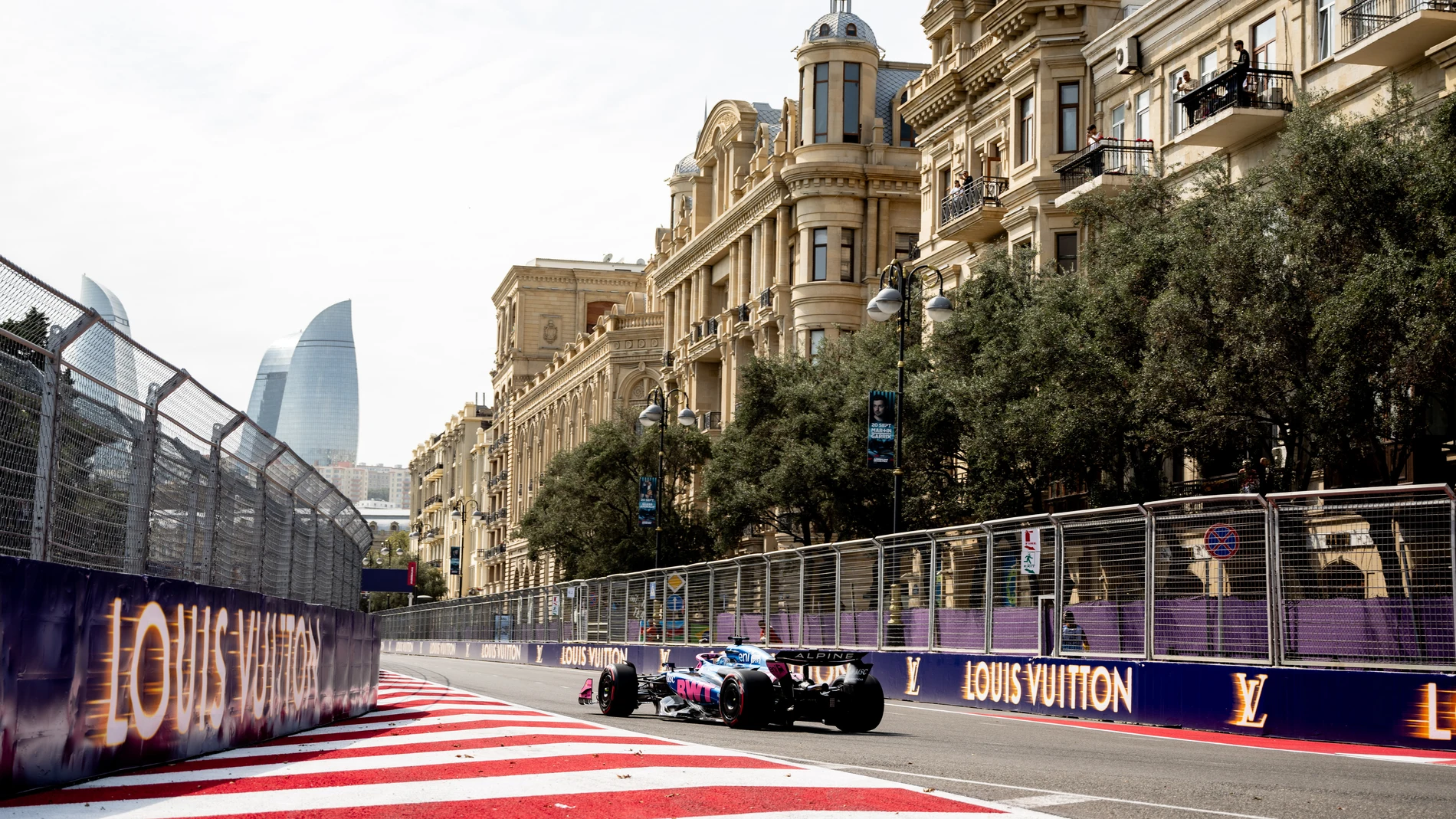 10 GASLY Pierre (fra), Alpine F1 Team A525, action during the 2025 Formula 1 Qatar Airways Azerbaijan Grand Prix, 17th round of the 2025 FIA Formula One World Championship from September 19 to 21, 2025 on the Baku City Circuit, in Baku, Azerbaijan - Photo Alberto Vimercati / DPPIAFP7 19/09/2025 ONLY FOR USE IN SPAIN