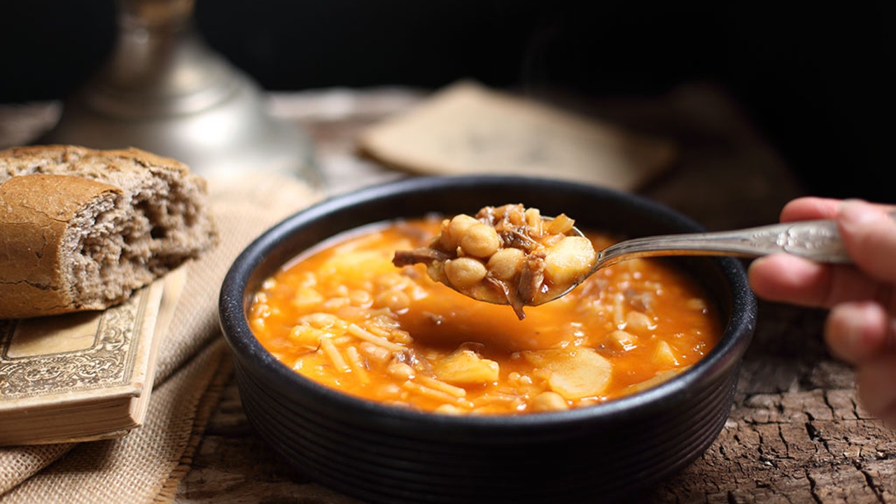 El plato típico español de tres ingredientes ideal para este otoño: barato, saciante y lleno de sabor