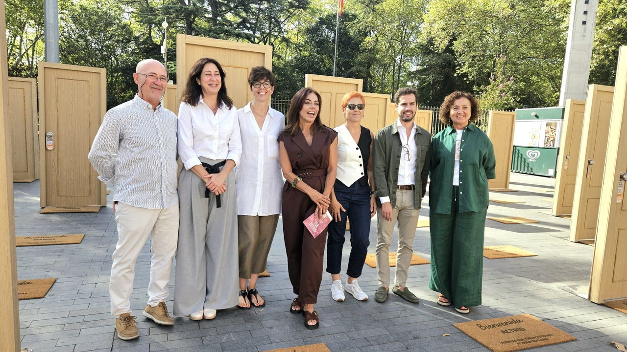 La plaza Zorrilla de Valladolid reivindica el derecho de 550 menores a crecer en familia en Castilla y León