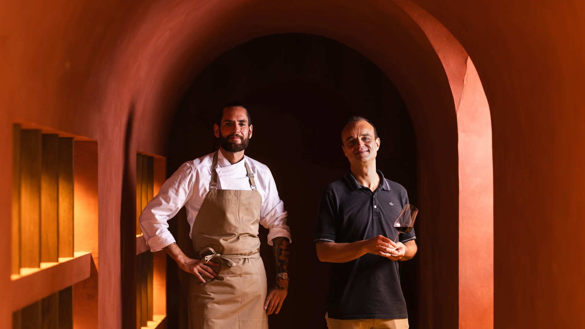 Rubén Hernández Mosquero, cocinero y Miguel Ángel Millán, sumiller, del Restaurante EMI