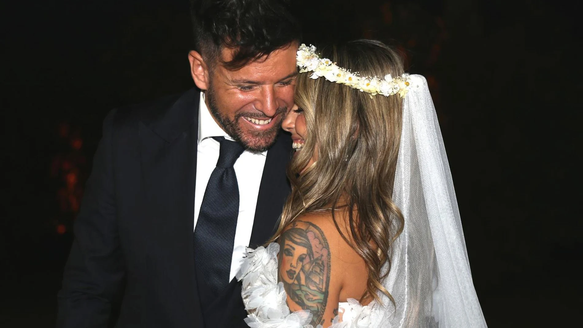 Pablo López y Laura Rubio posan como marido y mujer tras su segunda boda