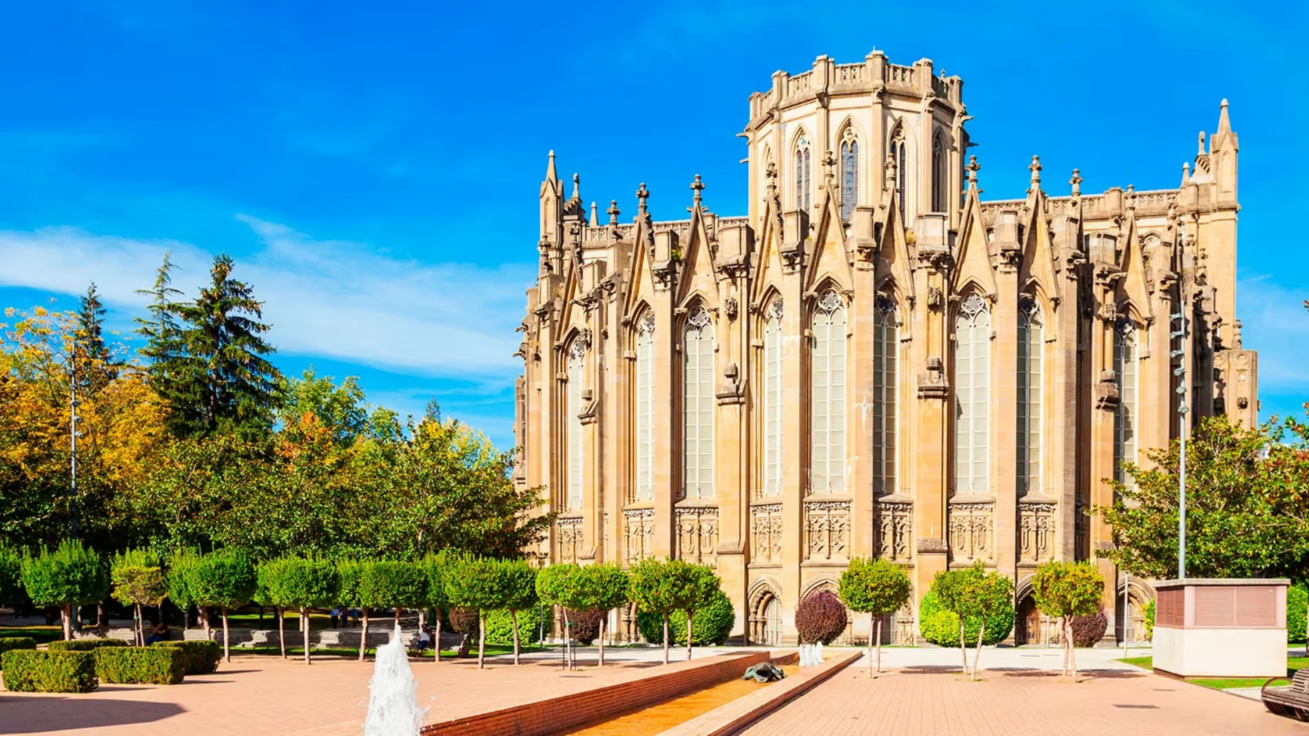 Así es la catedral del norte de España que inspiró un best seller de Ken Follet