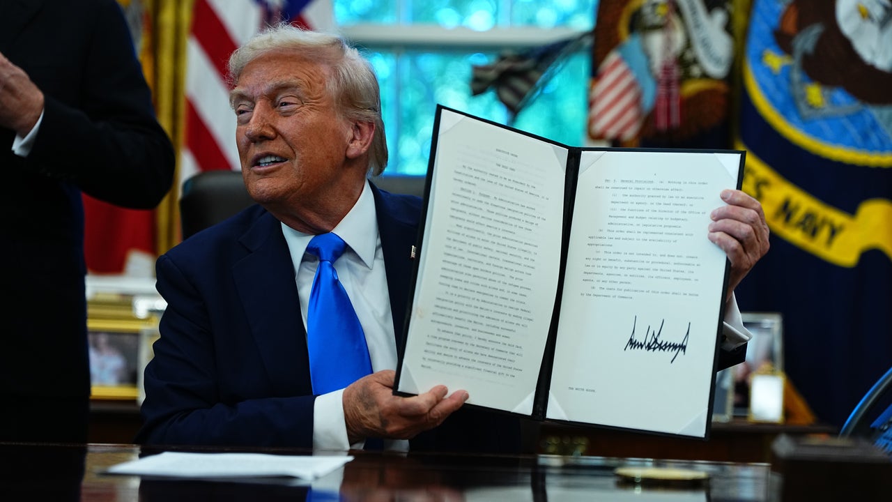 Donald Trump firma una orden ejecutiva que crea una tarjeta de residencia "dorada" de un millón de dólares