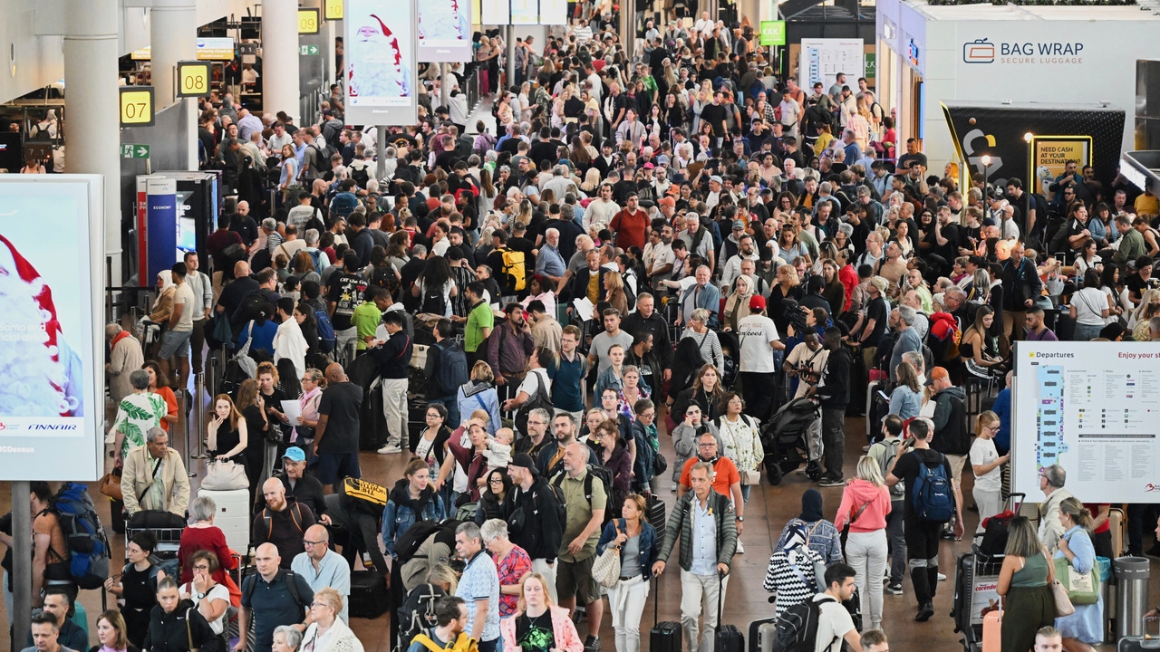 Caos en los aeropuertos europeos por un ciberataque: Bruselas cancela la mitad de sus vuelos para el domingo