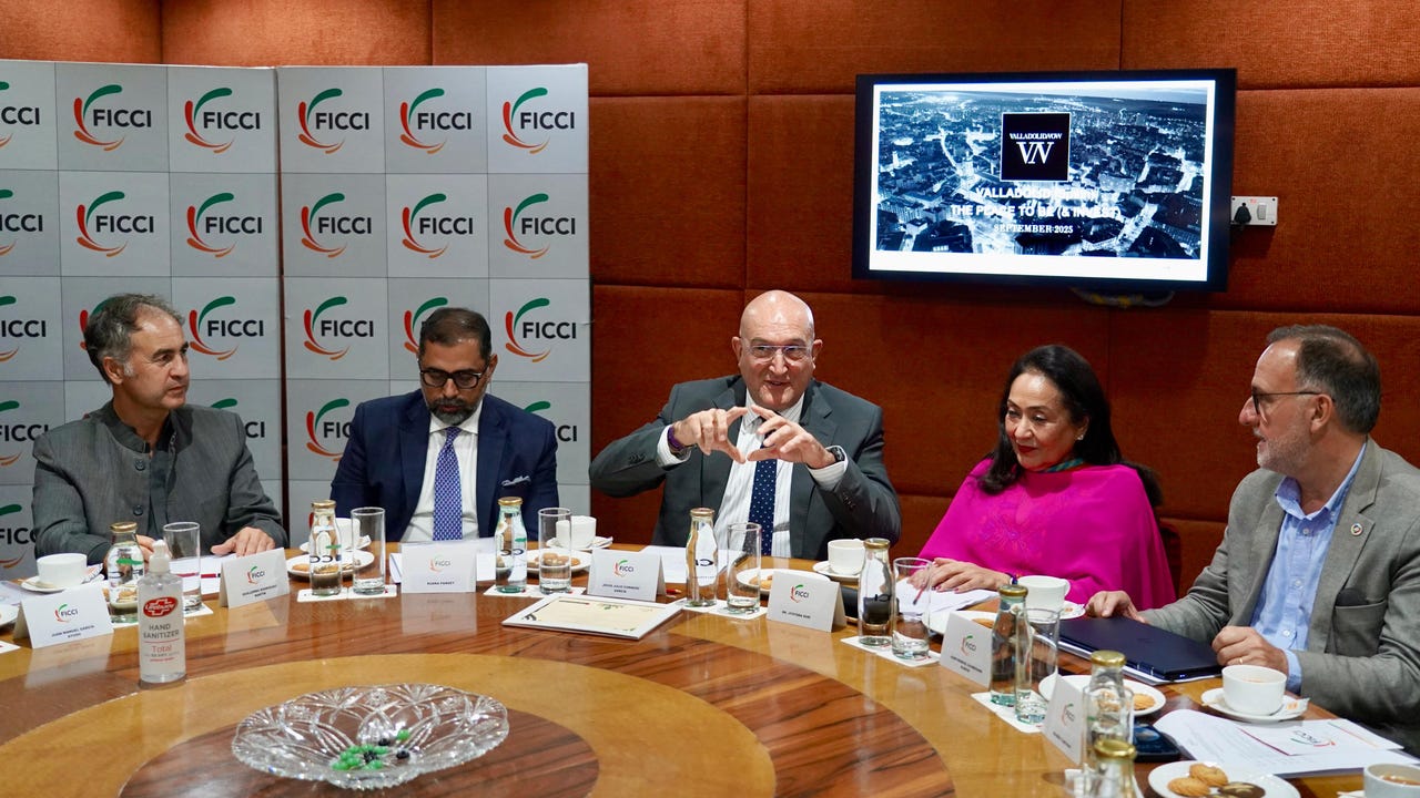 Carnero se reúne en Nueva Delhi con la presidenta de FICCI para fortalecer la cooperación empresarial con India de cara al Año Dual 2026