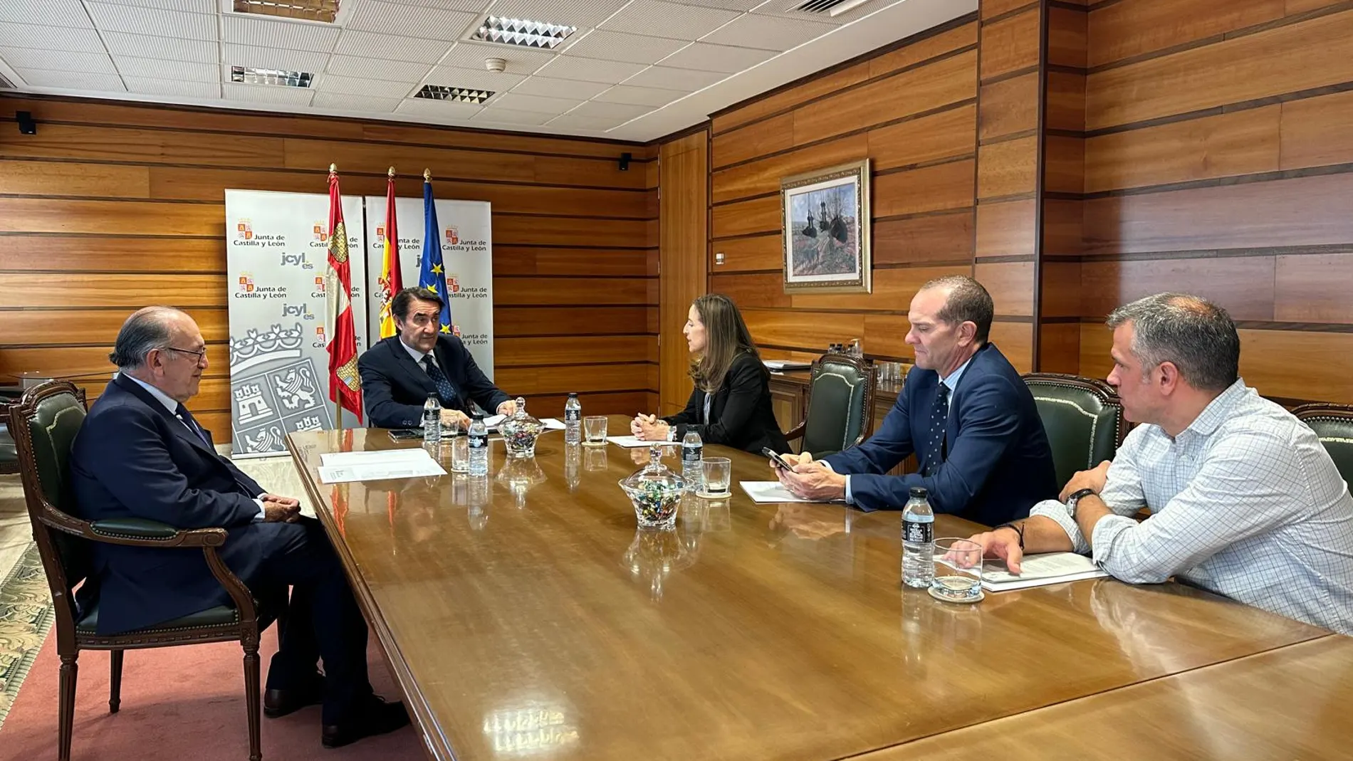 Reunión del consejero Juan Carlos Suárez-Quiñones con los responsables de Ecoembes