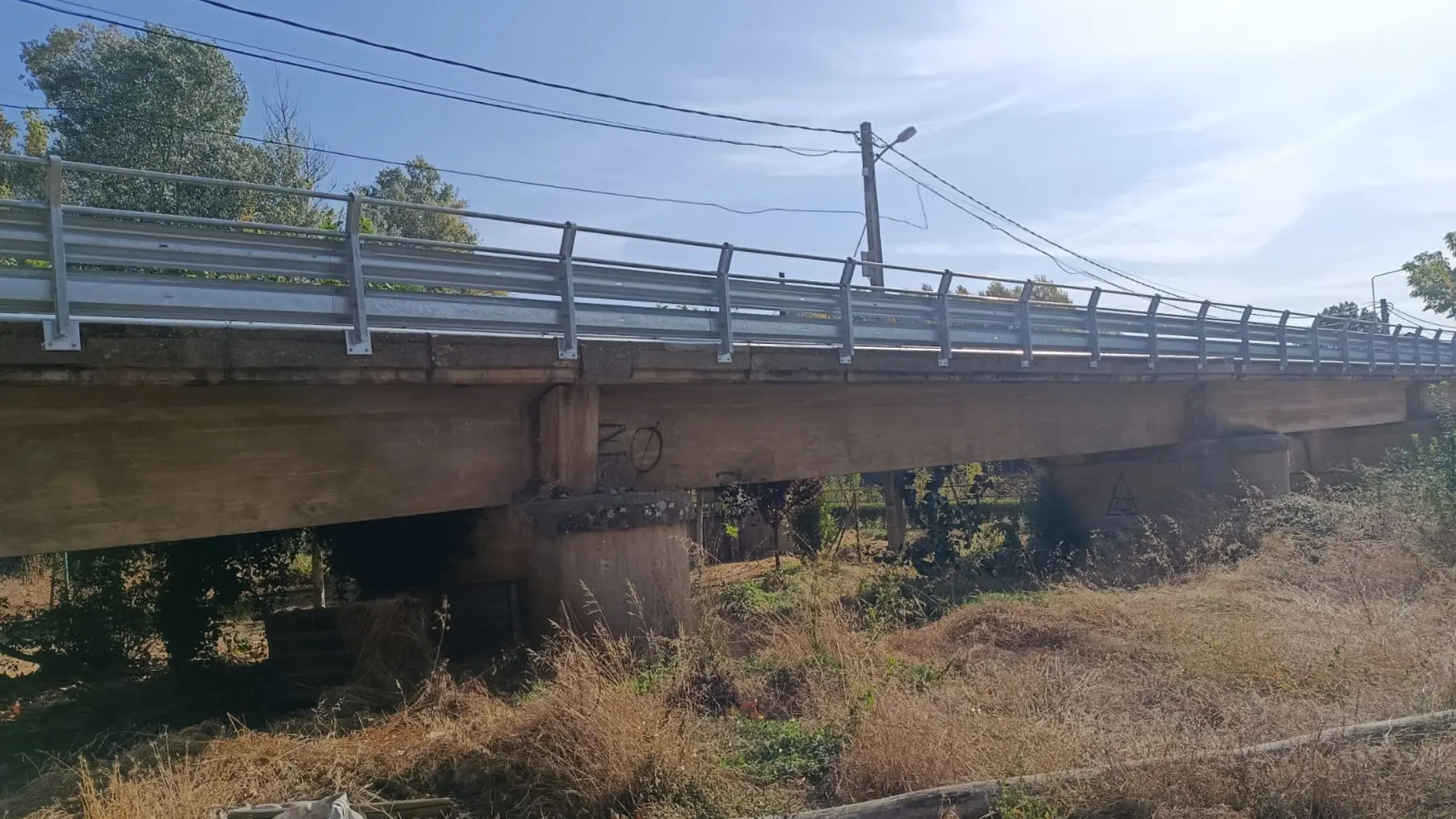 Puente sobre el río Eria en Villaferrueña