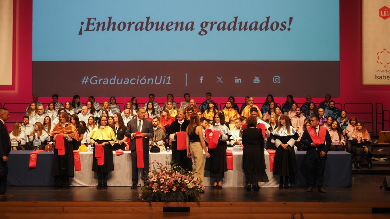 La Universidad Isabel I gradúa a la Promoción 2024-2025 ante más de un millar de asistentes