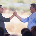 El presidente del PP, Alberto Núñez Feijóo, y el presidente de la Junta de Andalucía, el malagueño Juanma Moreno, el 12 de septiembre en el arranque del curso político en Alhaurín el Grande (Málaga)