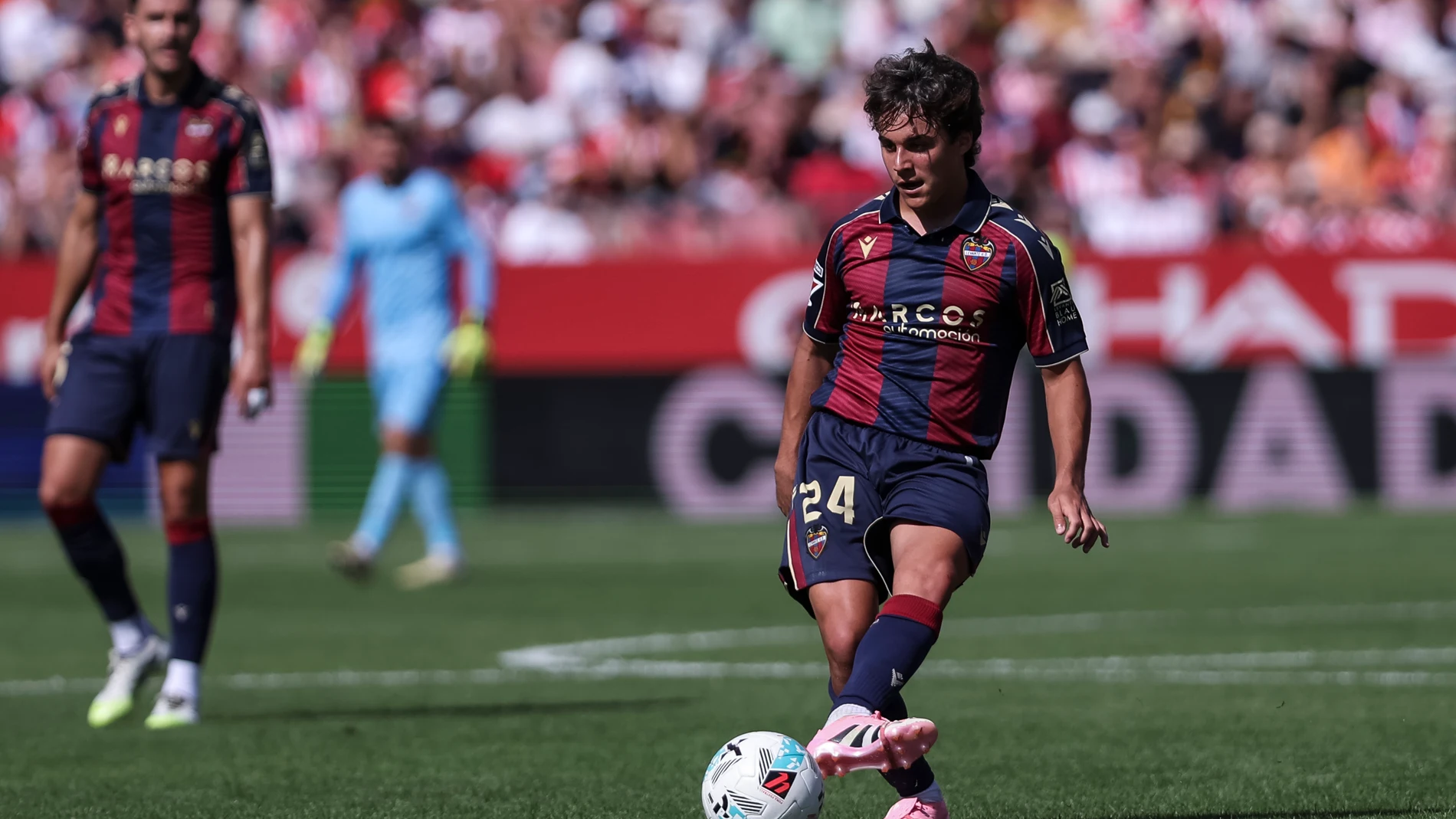 Carlos Alvarez of Levante UD in action during the Spanish league, La Liga EA Sports, football match played between Girona FC and Levante UD at Montilivi stadium on September 20, 2025 in Girona, Spain. AFP7 20/09/2025 ONLY FOR USE IN SPAIN