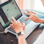 Combina todo lo necesario para el hogar y dos personas que quieran datos con llamadas ilimitadas