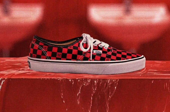 La primera campaña con inteligencia artificial de Valentino revoluciona las zapatillas Vans