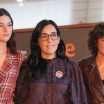 Blanca Soroa, Alauda Ruiz de Azúa y Patricia López Arnaiz (de izda. a dcha.) tras su llegada a Donosti
