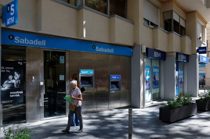 El BBVA mejora su oferta por el Sabadell, que dice que ahora es incluso peor