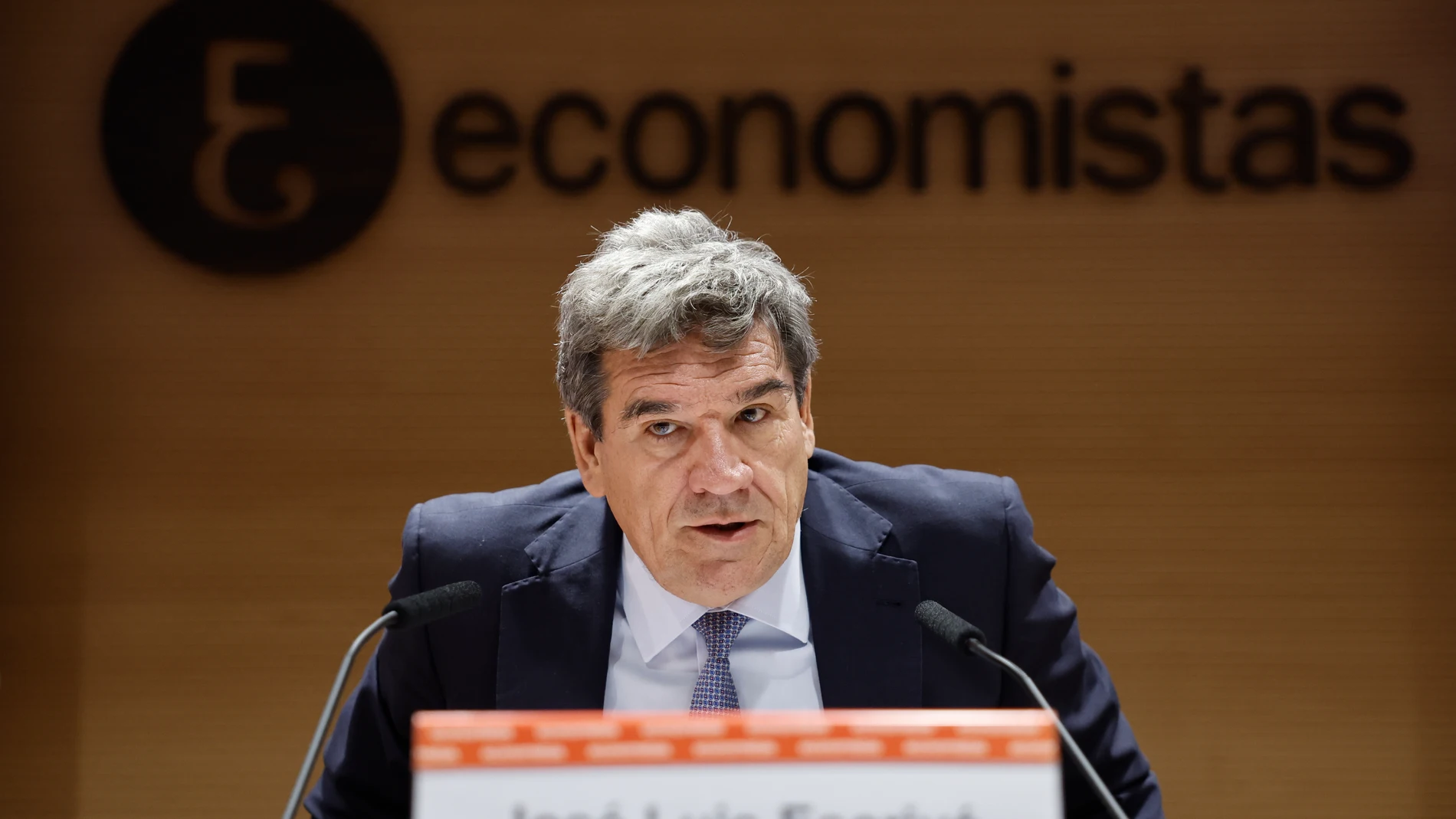 MADRID, 22/09/2025.- El gobernador del Banco de España, José Luis Escrivá, pronuncia una conferencia en el Colegio de Economistas, este lunes. EFE/Sergio Pérez