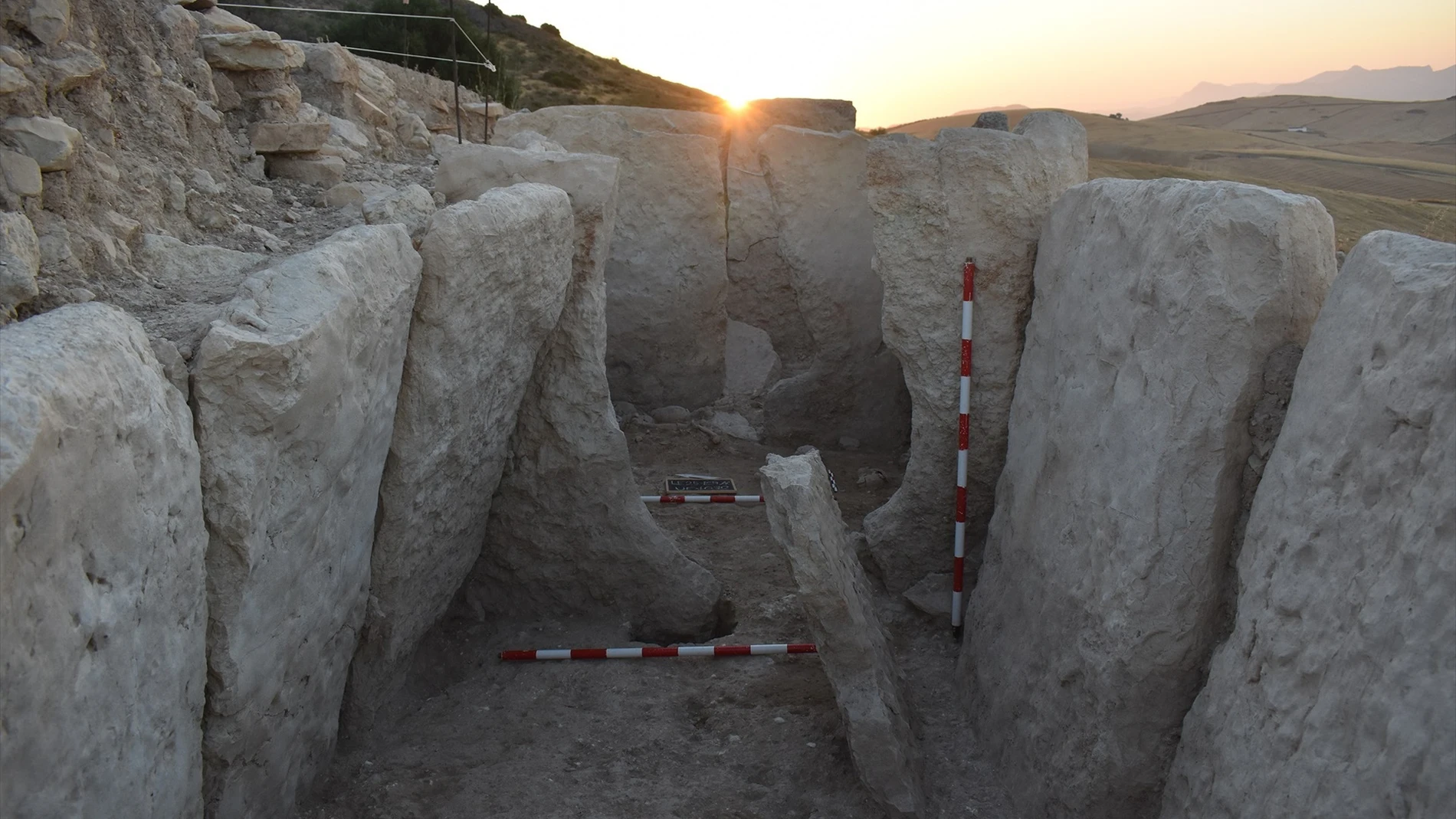 Investigadores sacan a la luz un dolmen de más de 5.000 años en Teba (Málaga)