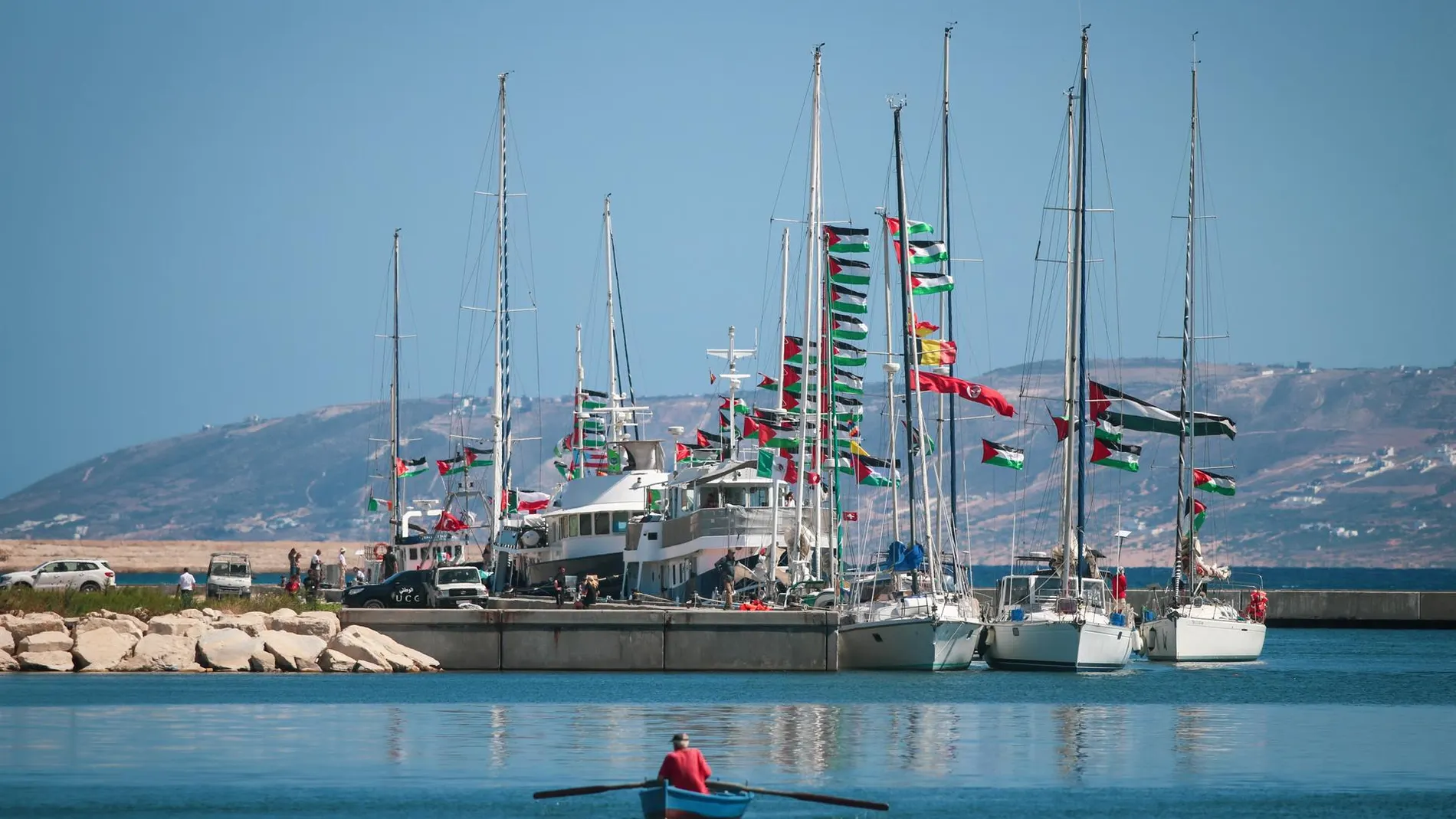 O.Próximo.- Israel advierte a la flotilla que va a Gaza de que no dejará pasar a barcos "a una zona de combate activo"