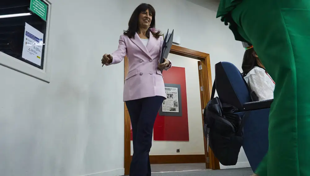 La ministra de Igualdad, Ana Redondo, llega a la rueda de prensa posterior a un Consejo de Ministros en el Palacio de la Moncloa.