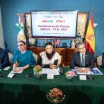 De izquierda a derecha: Quirino Ordaz, Embajador de México en España; Altagracia Gómez, Coordinadora del Consejo Asesor de Desarrollo Económico; Josefina Rodríguez Zamora, Secretaria de Turismo; Daniel Martínez, Vicepresidente Ejecutivo de Ifema Madrid; y Bernardo Cueto Riestra, Presidente de Asetur. De izquierda a derecha: Quirino Ordaz, Embajador de México en España; Altagracia Gómez, Coordinadora del Consejo Asesor de Desarrollo Económico; Josefina Rodríguez Zamora, Secretaria de Turismo; Daniel Martínez, Vicepresidente Ejecutivo de Ifema Madrid; y Bernardo Cueto Riestra, Presidente de Asetur.