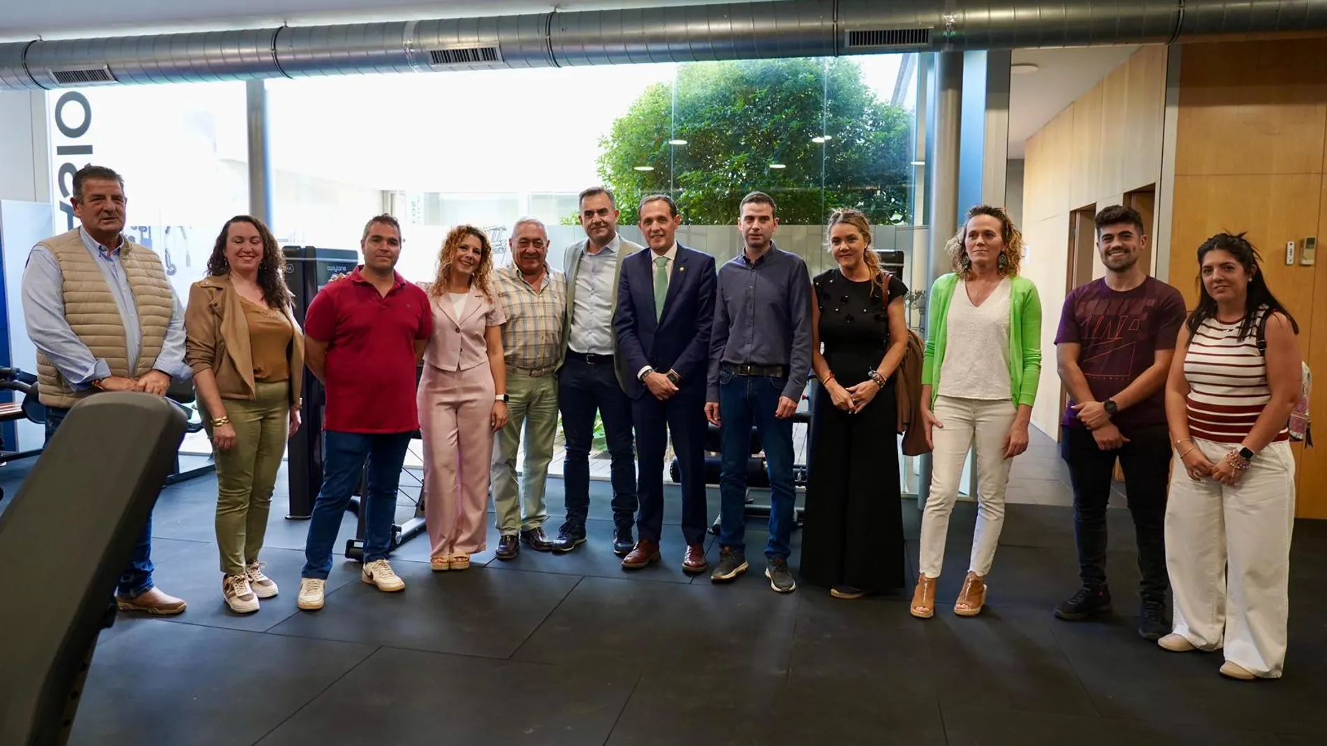 Conrado Íscar asiste a la puesta de largo del nuevo gimnasio en Traspinedo