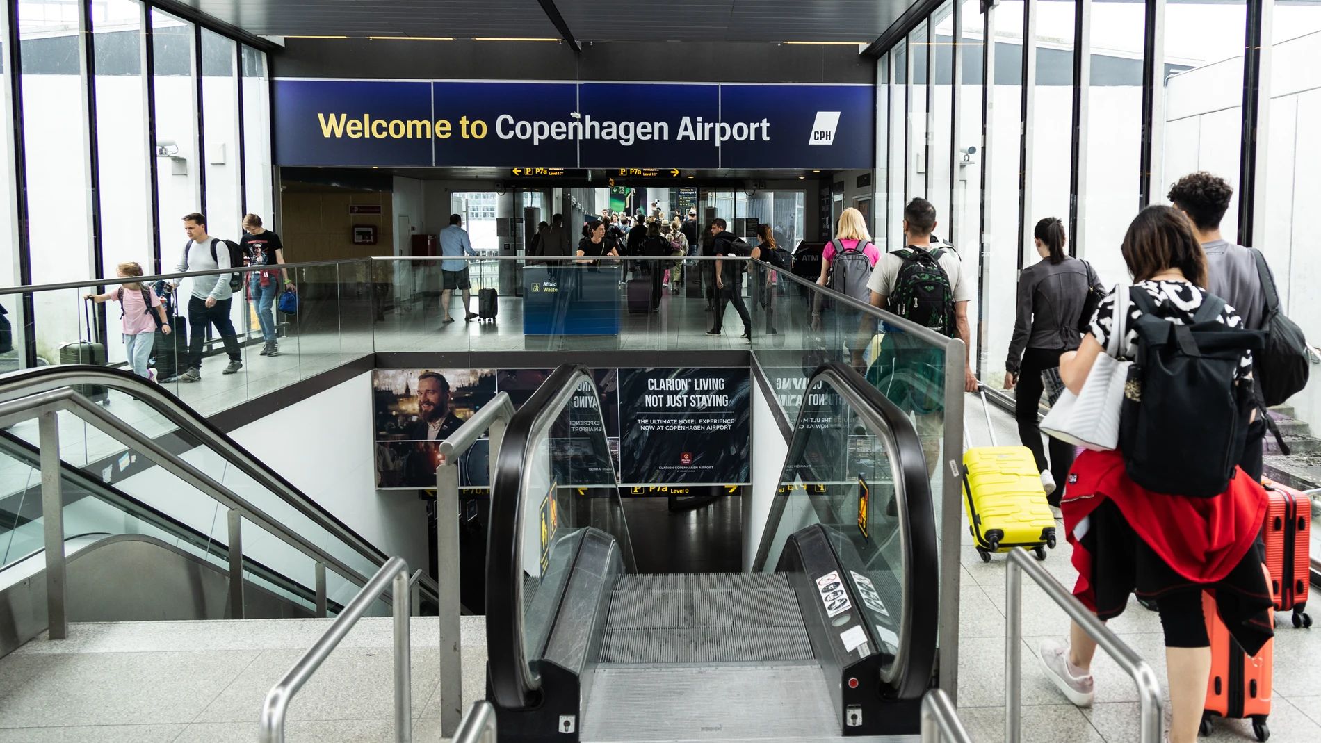 (Foto de ARCHIVO)June 15, 2025, Kastrup, Amager, Denmark: Passengers are greeted at Copenhagen Airport, Kastrup by a sign reading ''Welcome to Copenhagen Airport''. Copenhagen Airport, Kastrup (Danish: KA¸benhavns Lufthavn, Kastrup) is an international airport serving Copenhagen, the capital of Denmark, as well as the wider A?resund Region, including Zealand and the southern Swedish province of Scania.Europa Press/Contacto/Kristian Tuxen Ladegaard Ber15/06/2025 ONLY FOR USE IN SPAIN