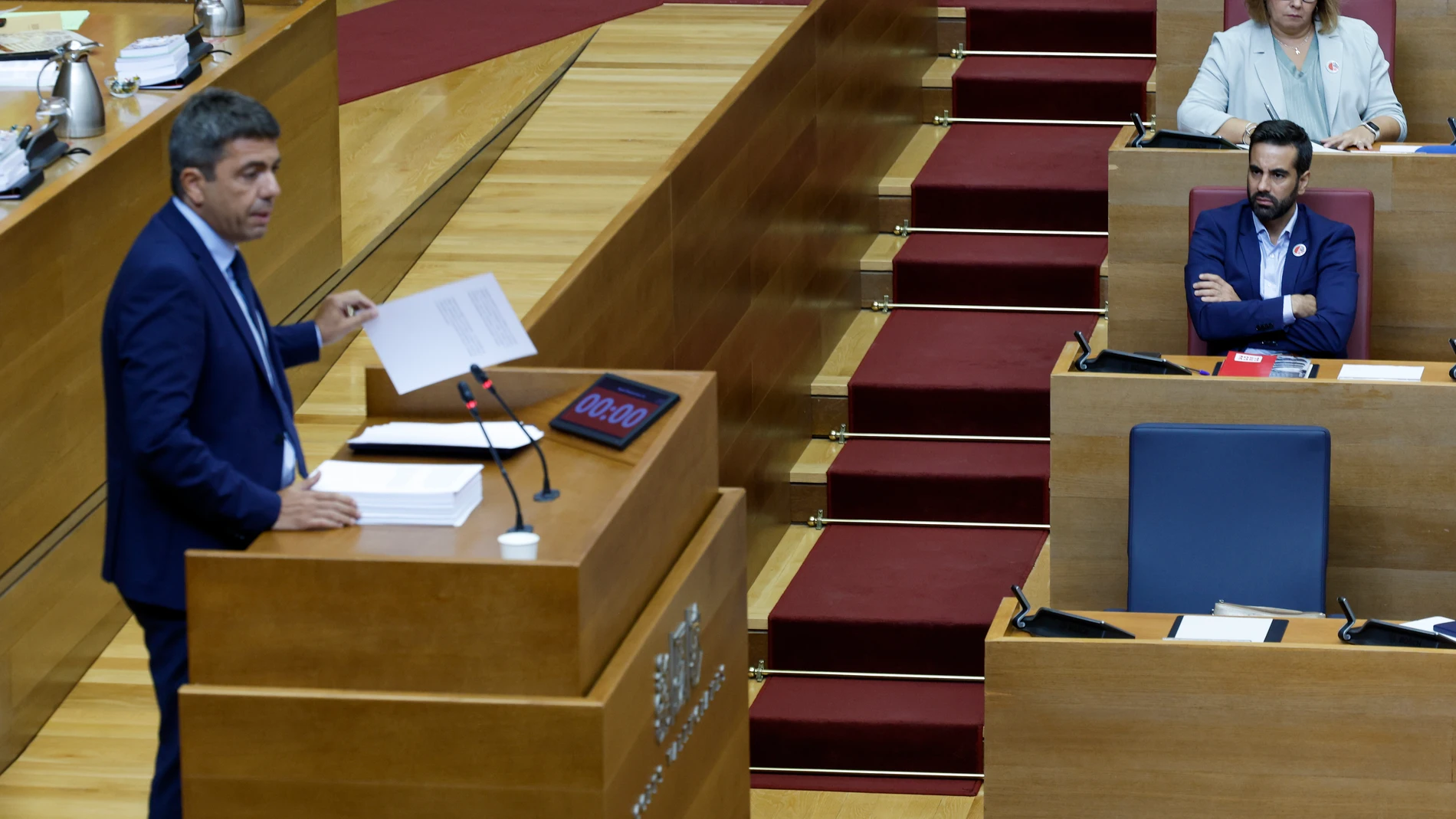 Mazón con su "breve" discurso en el Debate de Política General