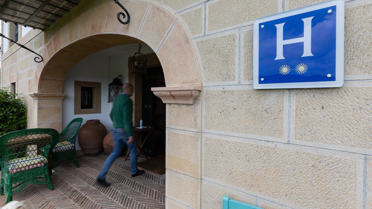 Los hoteles de Castilla-La Mancha llenan más en agosto y rompen la racha negativa