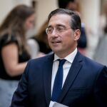 Albares descarta que la seguridad de España se debilite tras el embargo de armas a Israel y anuncia un fondo para la ANP