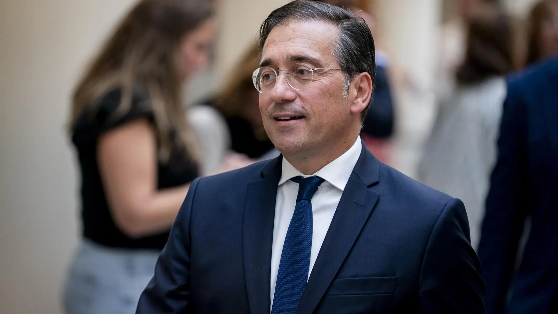 Albares descarta que la seguridad de España se debilite tras el embargo de armas a Israel y anuncia un fondo para la ANP