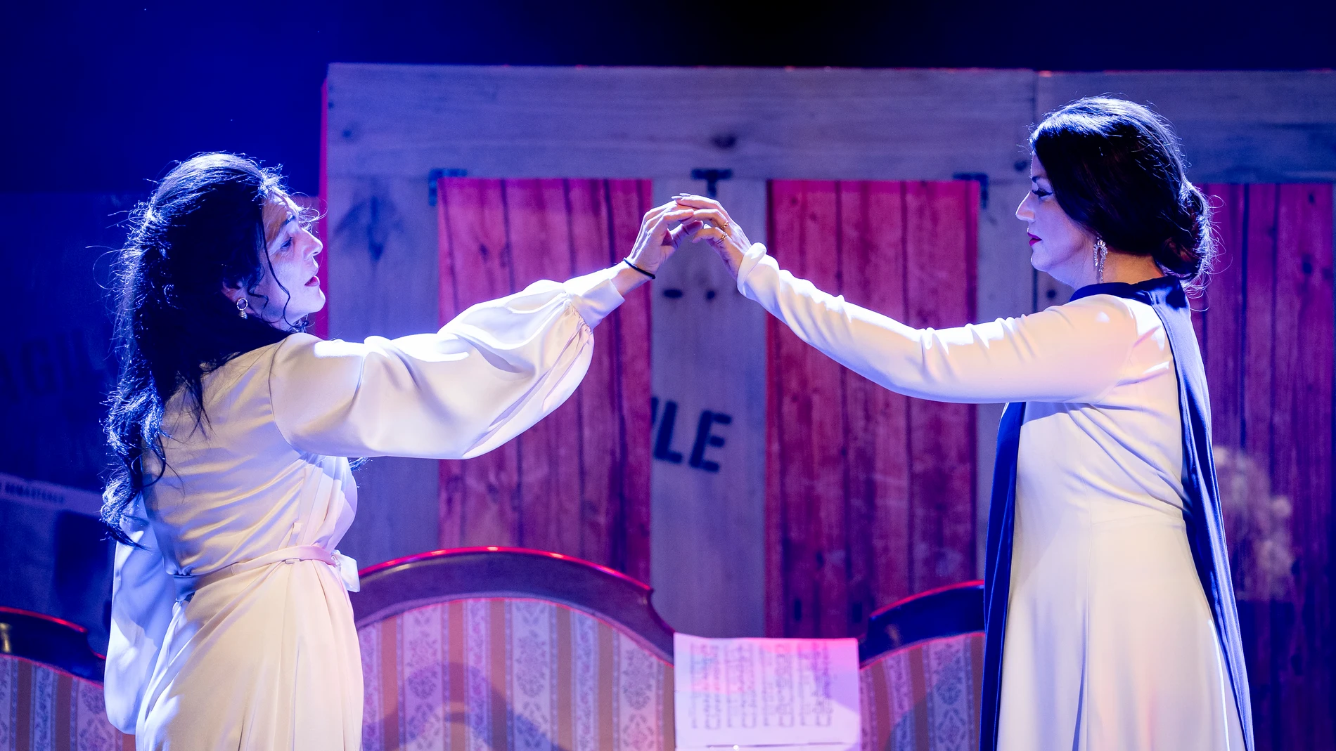 Varias actrices durante un pase gráfico de la obra “María Callas - Sfogato”, en el Teatro Amaya, a 23 de septiembre de 2025, en Madrid (España). Es una obra musical donde las grandes piezas de la vida de la Diva, se intercalan con un texto y unas interpretaciones que desvelan su vida: Lo fue todo en el arte y lo perdio´ por amor y desamor. La pasio´n fue su motor: pasio´n por el arte, pasio´n por el amor. 23 SEPTIEMBRE 2025 A. Pérez Meca / Europa Press 23/09/2025