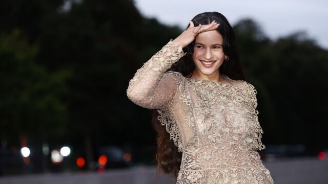 Rosalía cumple 33 años estos son los estilismos que la han convertido en un icono.