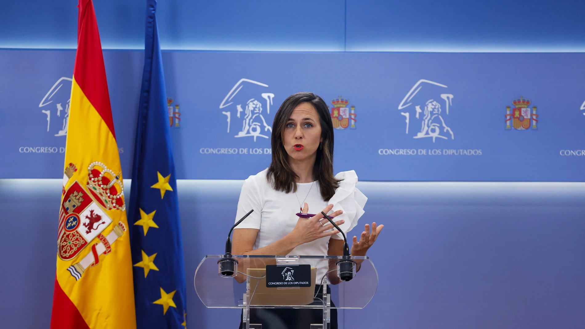 MADRID, 23/09/2025.- La líder de Podemos, Ione Belarra ofrece una rueda de prensa en el Congreso de los Diputados, este martes. EFE/Javier Lizón