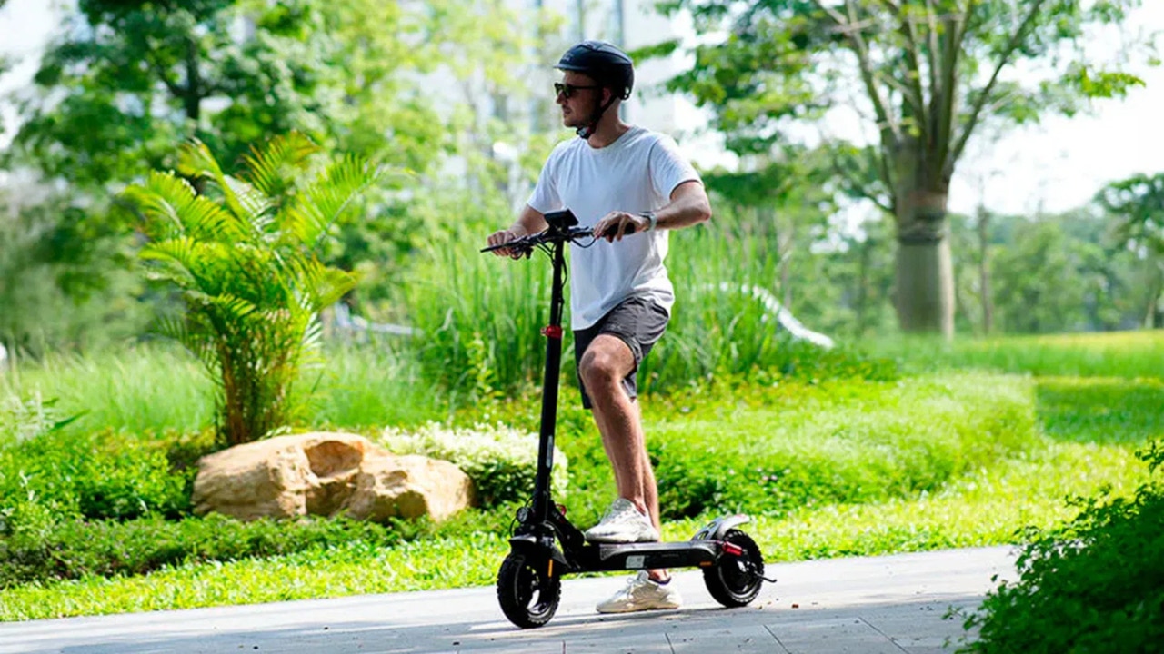 Potencia, autonomía y frenos de disco: así es el patinete eléctrico que ha hundido su precio