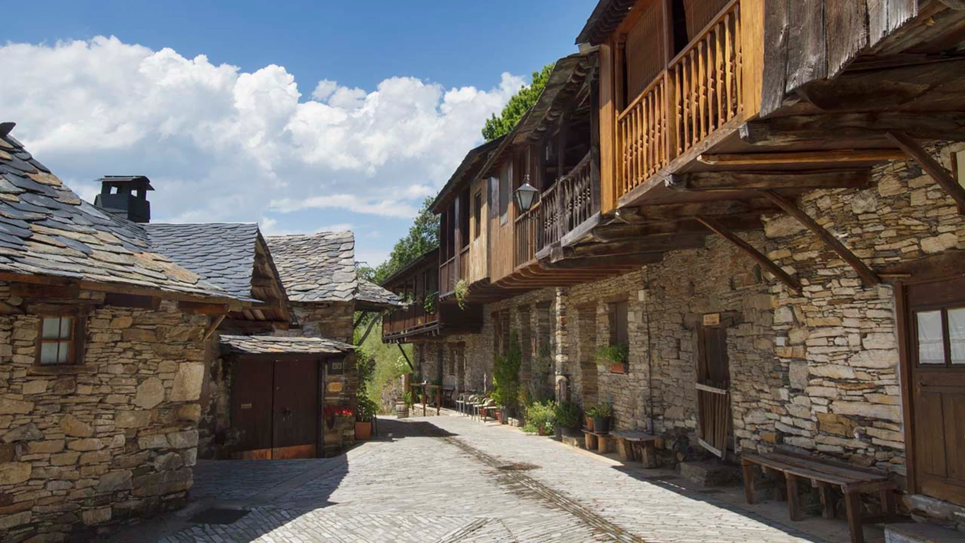 La localidad berciana de Peñalba de Santiago