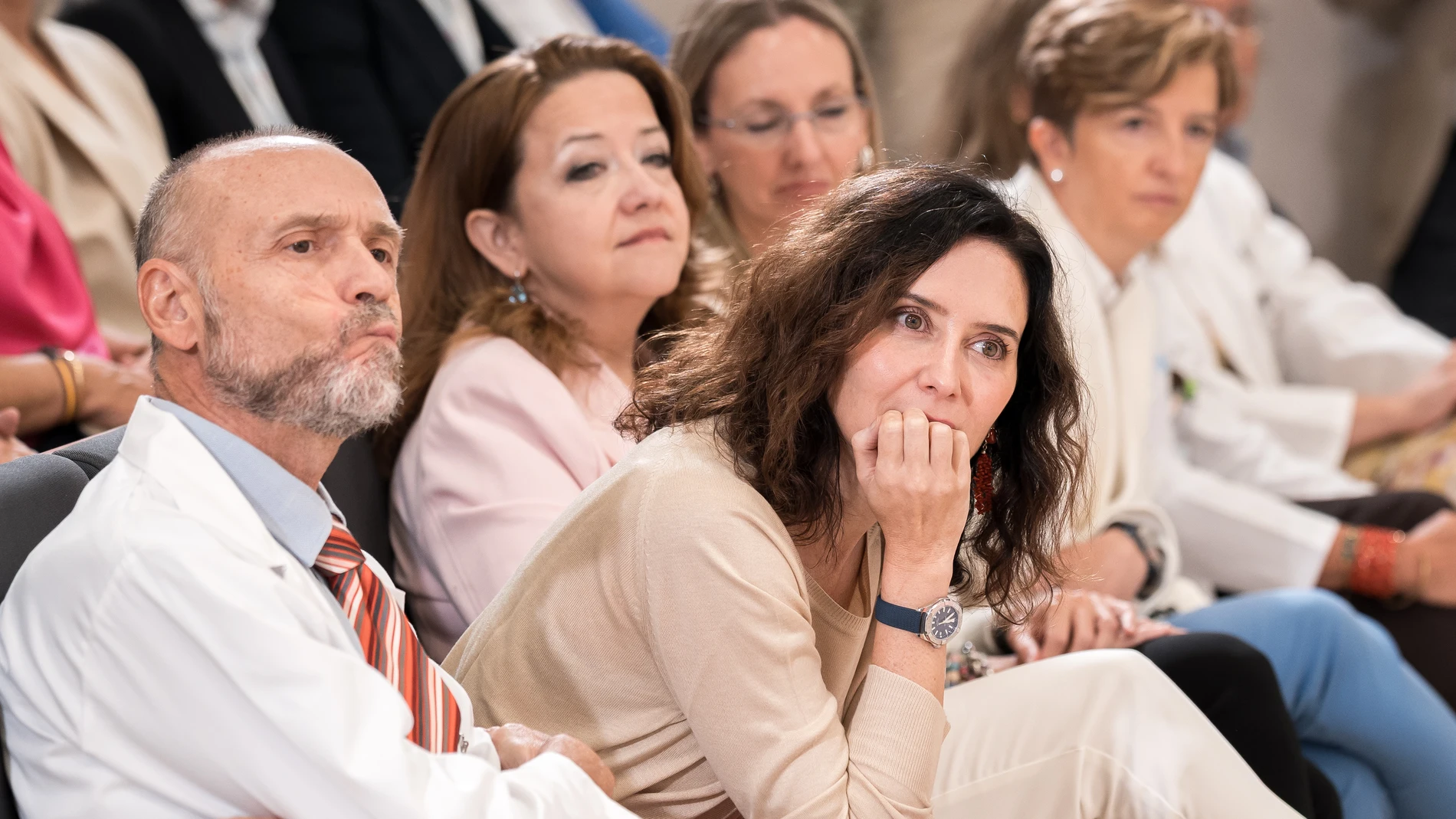 (I-D) El gerente del Hospital Infantil Universitario Niño Jesús, Julio Zarco; la presidenta de la Comunidad de Madrid, Isabel Díaz Ayuso y la consejera de Sanidad, Fátima Matute, durante la presentación del balance de la Unidad de Hospitalización Pediátrica a Domicilio del Hospital público Infantil Universitario Niño Jesús, en el Hospital, a 23 de septiembre de 2025, en Madrid (España). Durante la presentación del balance, se han destacado principalmente cuatro aspectos clave: la consolidació...