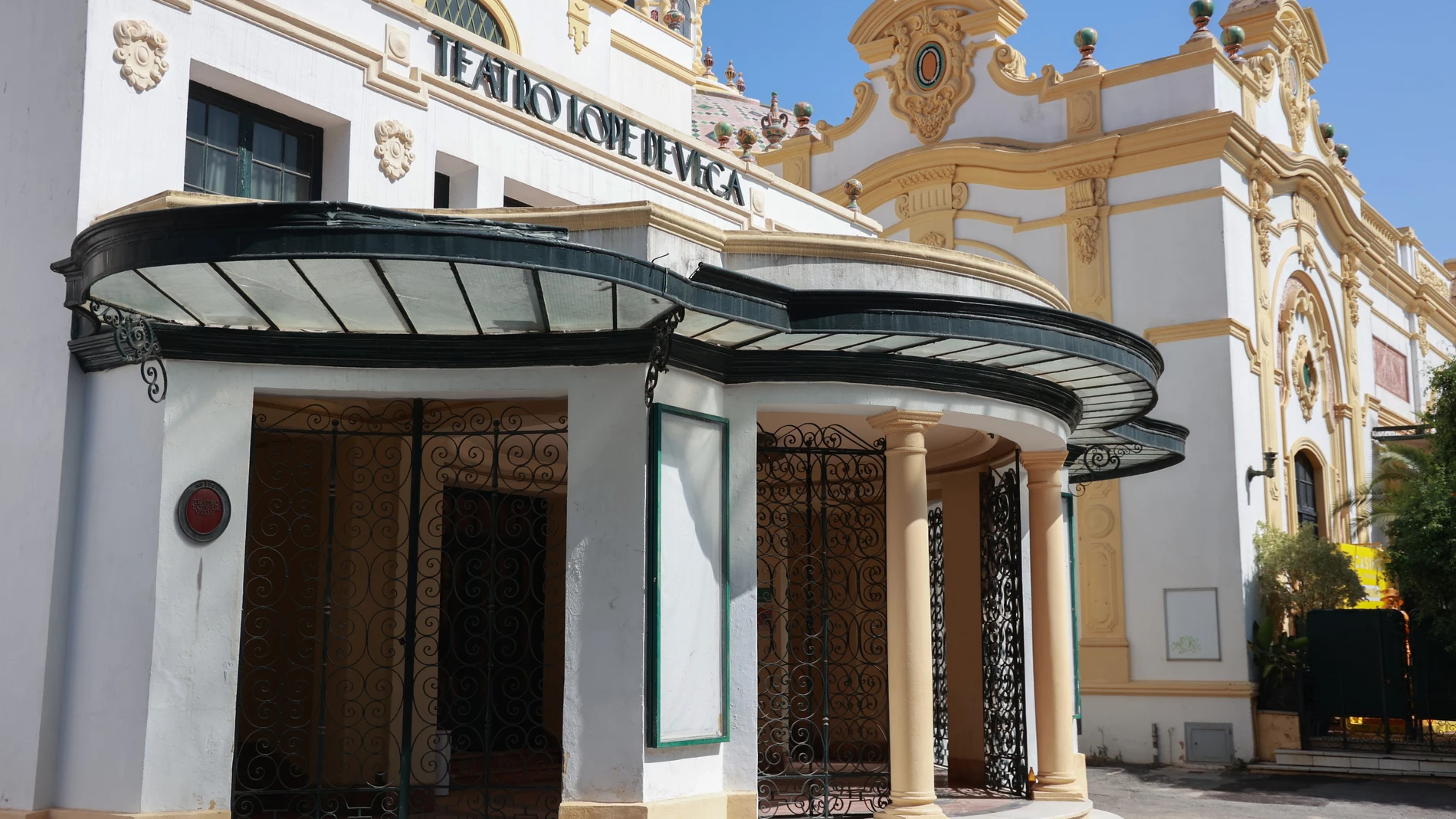 Foto de archivo del Teatro Lope de Vega de Sevilla, cerrado desde el año 2023 y pendiente de una reforma integral
