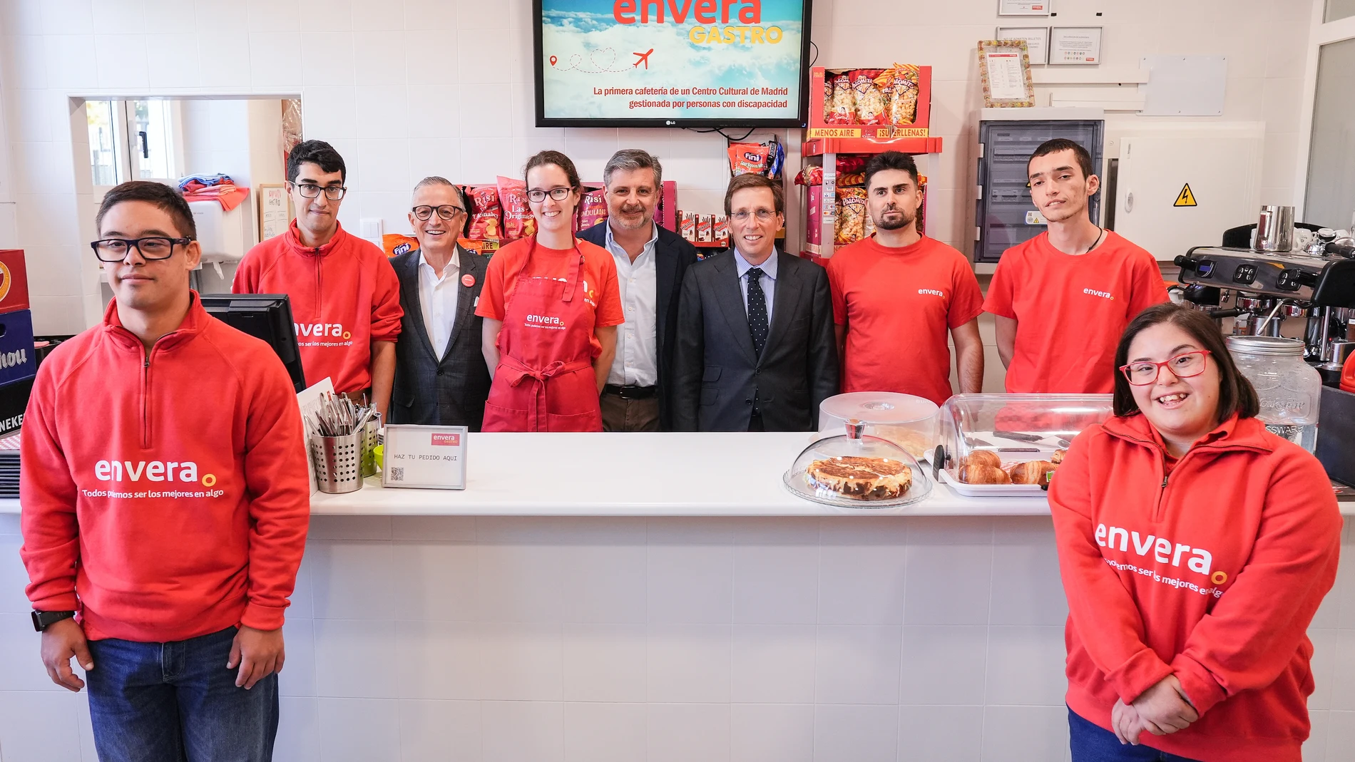 La cafetería incluye un espacio destinado a la realización de prácticas laborales para alumnos con discapacidad