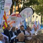 Los representantes del Comité de Huelga leen el manifiesto frente al Ministerio de Sanidad 
