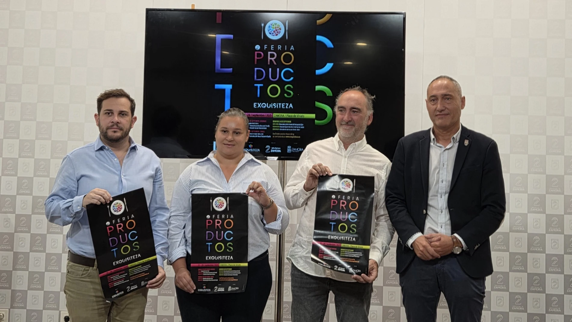El vicepresidente primero de la Diputación de Zamora y diputado de Educación, Cultura y Turismo, Víctor López de la Parte, y el vicepresidente cuarto y diputado de Desarrollo Económico, Emilio Fernández Martínez, presentan la feria