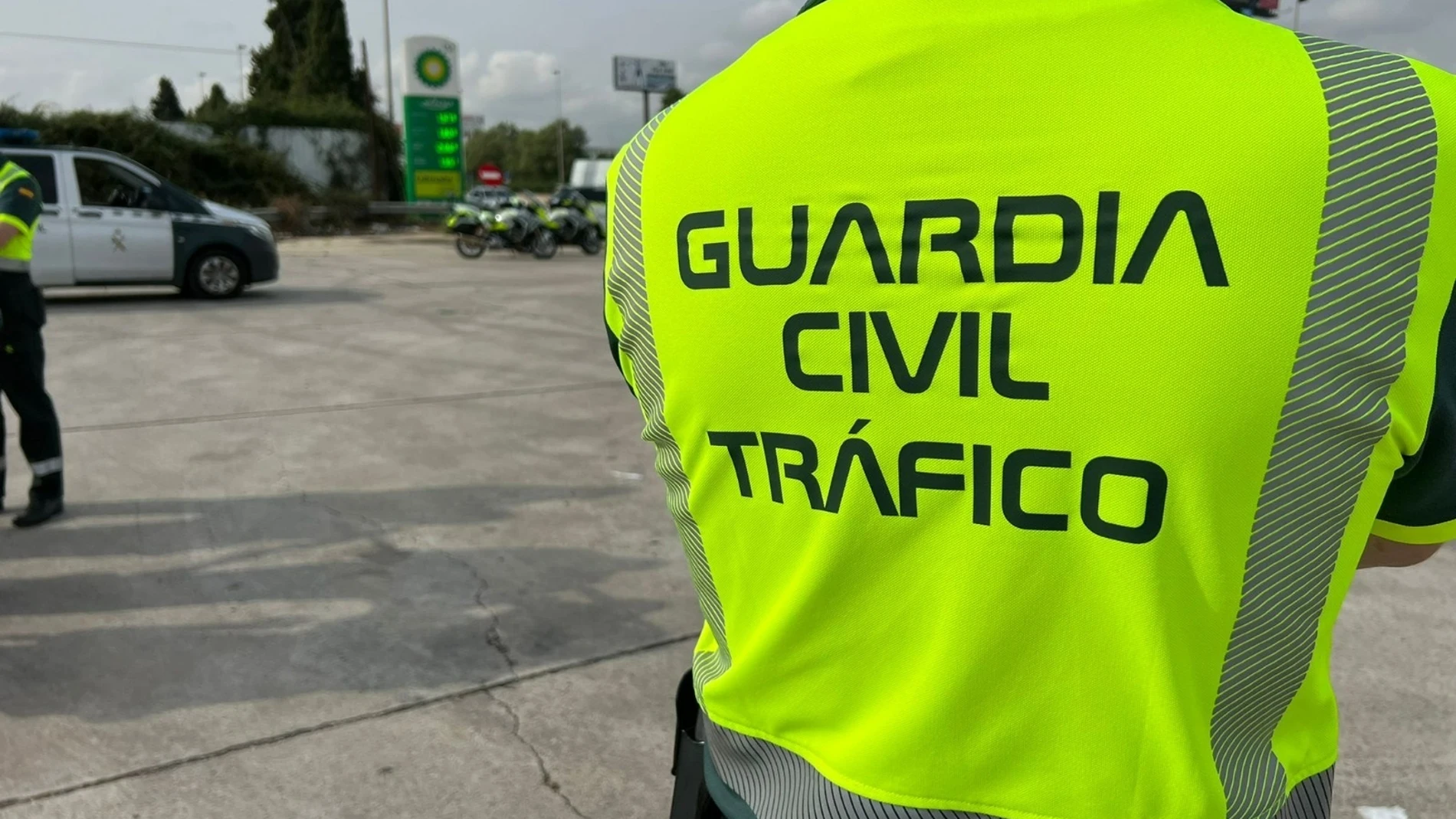 Muere un motorista de 42 años tras chocar contra un árbol en Utrera (Sevilla)